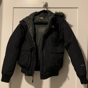 The North Face Women’s Black Puffer Coat with pockets and a hood